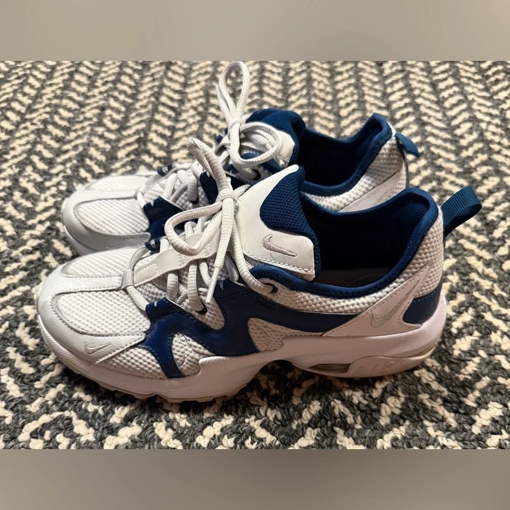 NIKE Air Max Graviton Sneaker in White and Valerian Blue Size 8